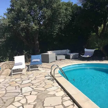 Climatisee, Vue Et Colline Avec Piscine *