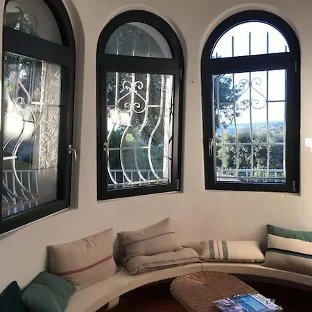Villa Climatisee, Vue Et Colline Avec Piscine *