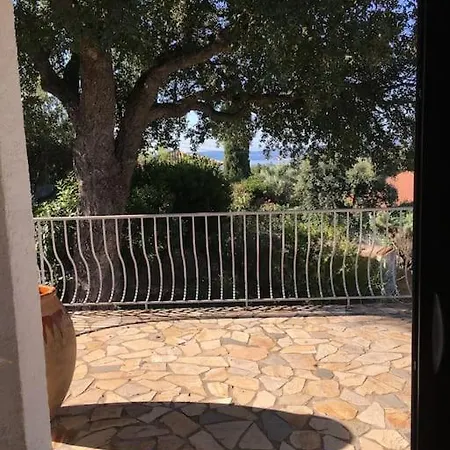 Climatisee, Vue Et Colline Avec Piscine Vila *