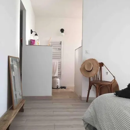 Climatisee, Vue Et Colline Avec Piscine Les Issambres