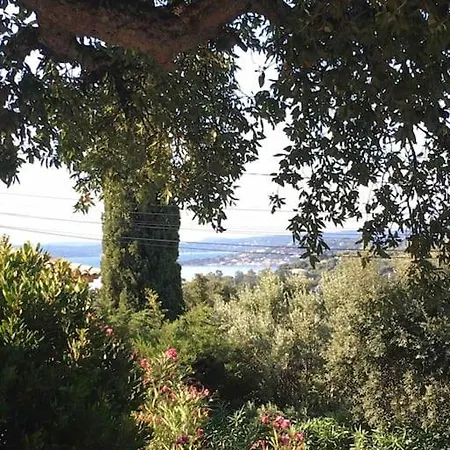 Climatisee, Vue Et Colline Avec Piscine *